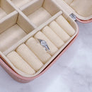 Anel de Prata Detalhe Botão Cravejado