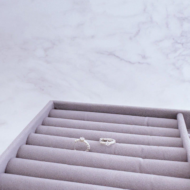 Brinco argola de Prata Trabalhada com Zircônia  M