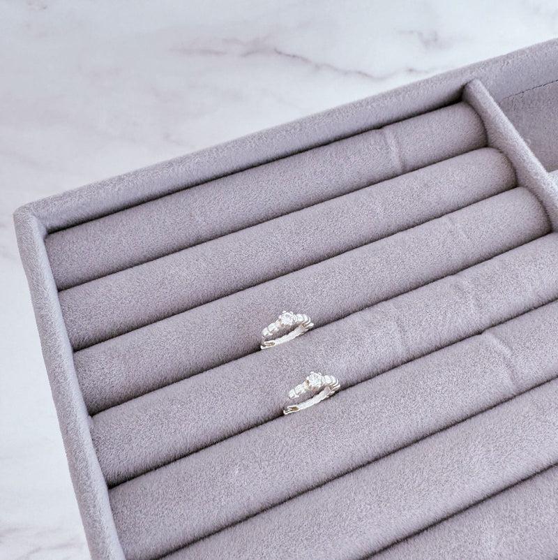 Brinco argola de Prata Trabalhada com Zircônia  M