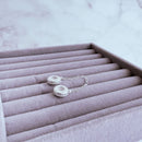 Berloque de Prata Trava de Segurança Cravejada