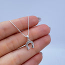 Gargantilha de Prata Ferradura Metade Cravejada